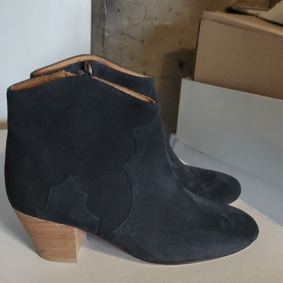 Stylish Black Suede Ankle Boots - Picture 1 of 8